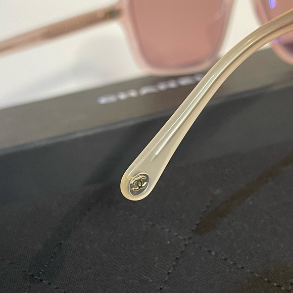 SOLD NWT Chanel Pink ๐ Sunglasses with Case & Box - Picture 4 of 10